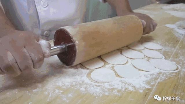 捏包子的一个教程,懒人捏包子手法教程慢动作