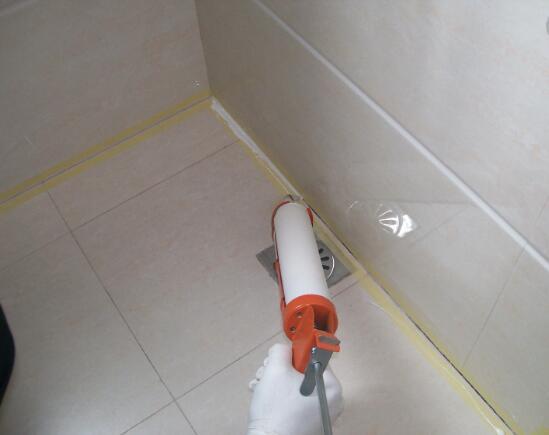 卫生间玻璃胶容易发黑怎么去除,卫生间玻璃胶发霉怎么清除