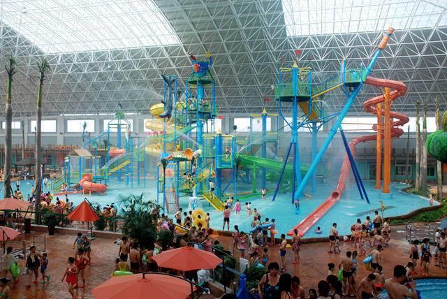 鞍山市绿中海温泉水上乐园团购,鞍山绿中海温泉度假村有游泳馆吗