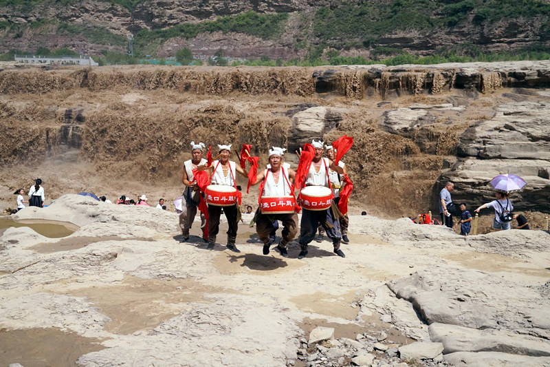 壶口瀑布水底冒烟原因,航拍壶口瀑布水底冒烟