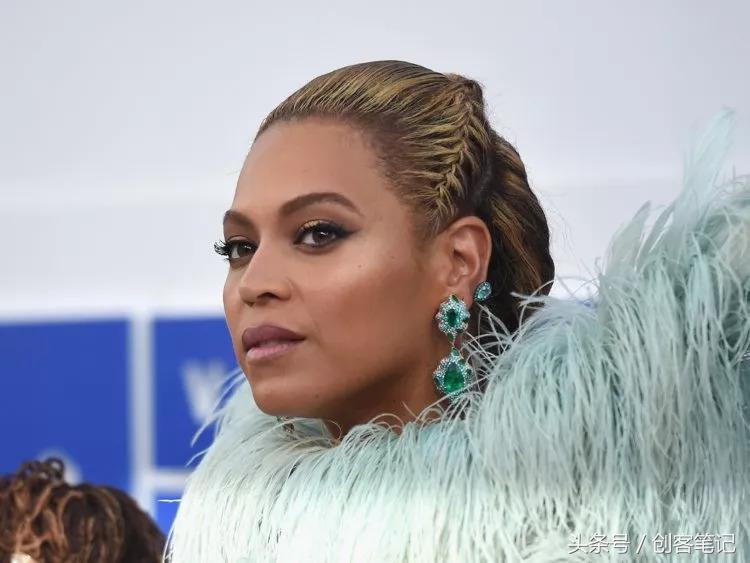 她是全球收入最高的名人，资产超过了24亿，看她如何赚钱和花钱