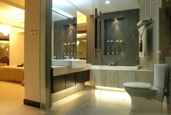 宾馆卫生间为什么是玻璃透明的,酒店卫生间玻璃为什么是透明