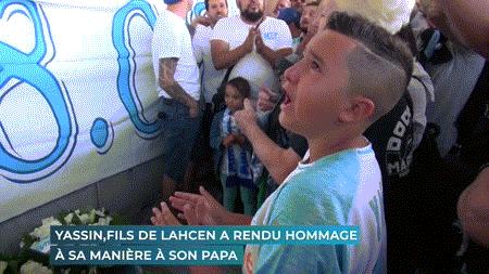 开场10秒他就进球了,对方球员怎么都站着不动?