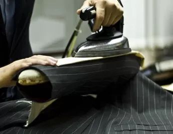 衣服熨烫后发黄如何处理,衣服熨得黄了怎么挽救