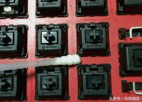 酒精清洗键盘会伤害键盘吗,机械键盘里面怎么清洗