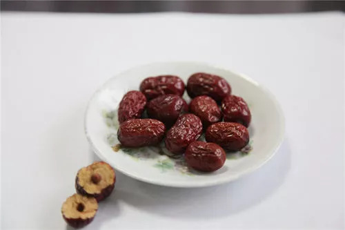 皮薄肉厚核小的新疆和田枣,皮薄肉厚的新疆大枣