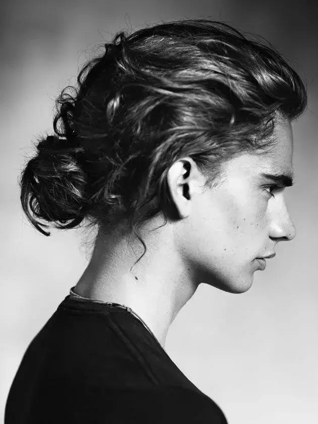 自来卷能不能剪出好看的发型,自来卷适合的发型编发