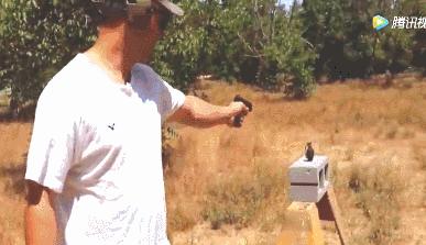 手榴弹被击中会爆炸吗,士兵胸前挂个手雷