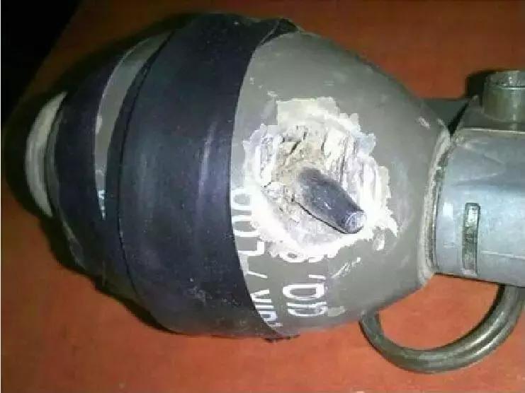 手榴弹被击中会爆炸吗,士兵胸前挂个手雷