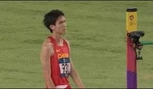 吴彦祖跳高完整版,陈伟霆吴彦祖撞脸