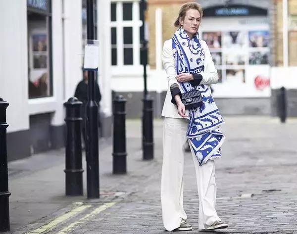 一个女人的品味好不好，要看她会不会玩丝巾！