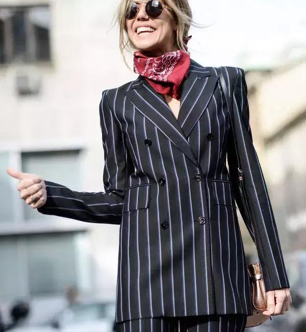 一个女人的品味好不好，要看她会不会玩丝巾！