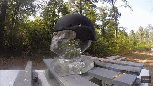 p90式冲锋枪是怎么装子弹的,用p90冲锋枪吃鸡