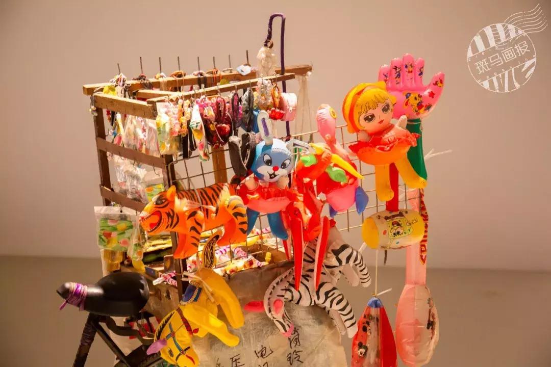 亚洲首展！开枪射画肉上绣花……这场叫“她”的展览，见识女性的力量