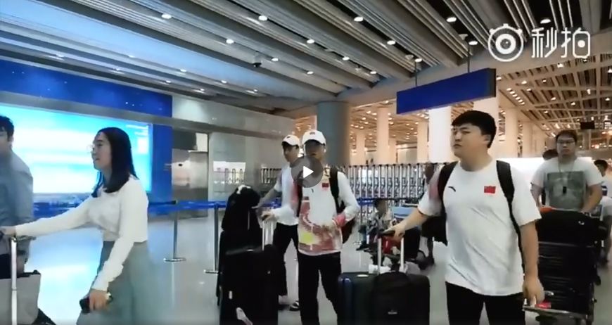 LOL：RNG队员回到基地，史森明疯狂安排琪琪，暑假作业做完了没？