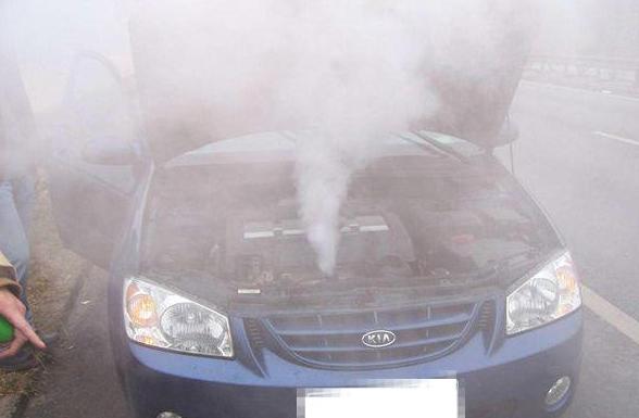 汽车防冻液到底能不能加水？很多人没搞懂！