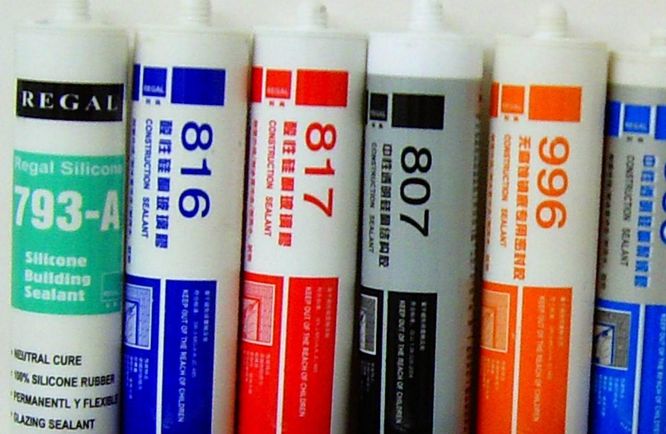 装修不小心碰坏了瓷砖怎么换掉,家装玻璃胶清洗小妙招