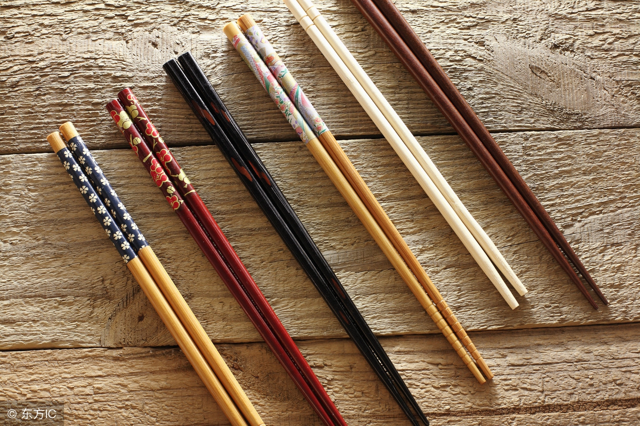 筷子选择什么样的材质更易于健康,家里使用哪种材质的筷子最健康