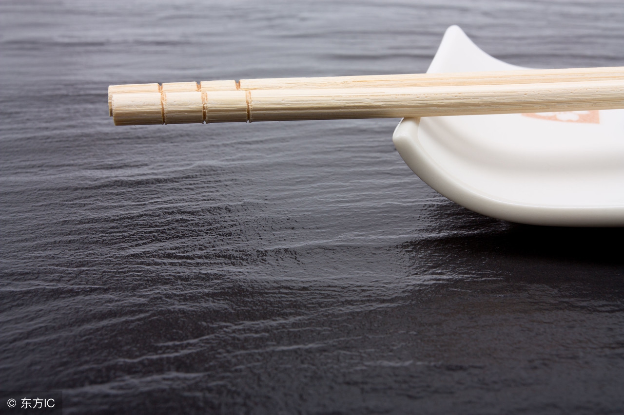 筷子选择什么样的材质更易于健康,家里使用哪种材质的筷子最健康