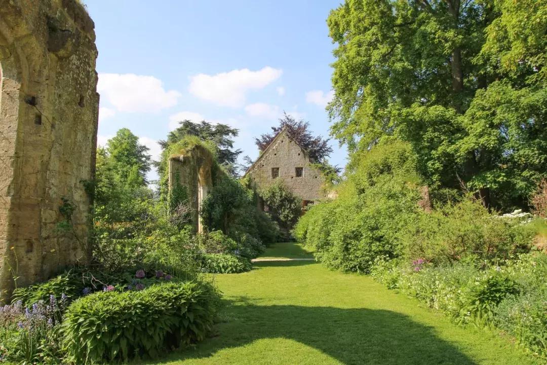 为什么英国人喜欢旅游呢,英国人的城镇和乡下生活