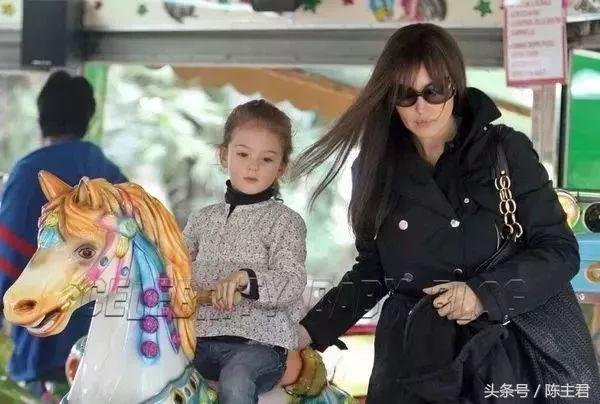 她是全球公认的最性感女神，“裸露”却不情色的人间*物尤**！