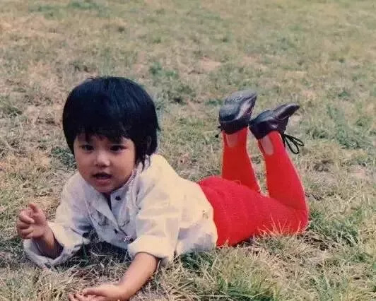 还记得这部童年追过的电视剧吗,90后小时候穿过的套装