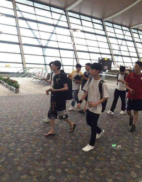 亚运会中国电竞队纪录片,电竞冠军的故事