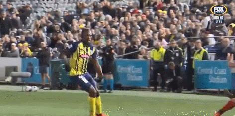 原来也有博尔特追不上的球，苏炳添表示你要加油，别被我赶上了！