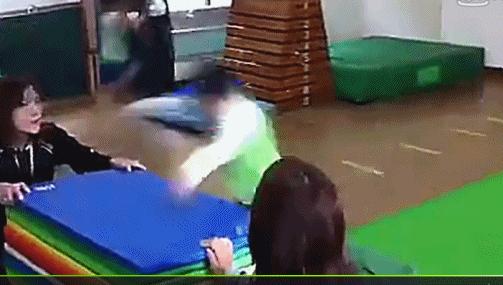 侧空翻儿童舞蹈,倒立日本幼儿园