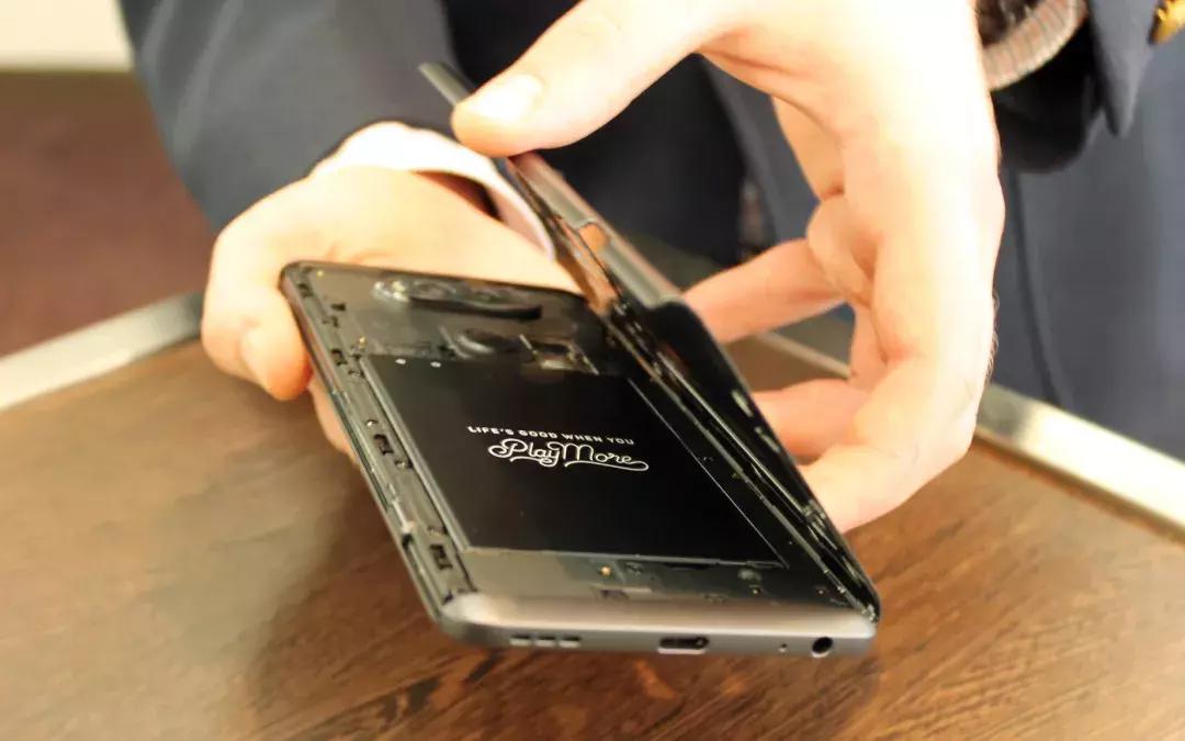 现在手机换电池越来越麻烦,给手机换电池能解决什么问题