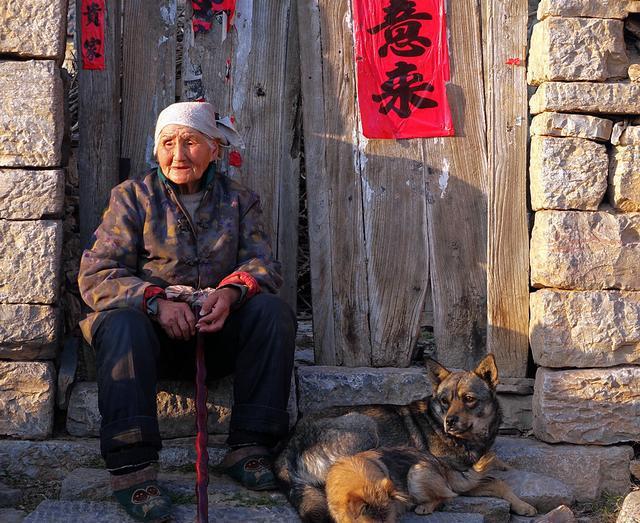 农村俗语横梁压顶家败人亡啥意思,横梁压顶家败人亡的说法