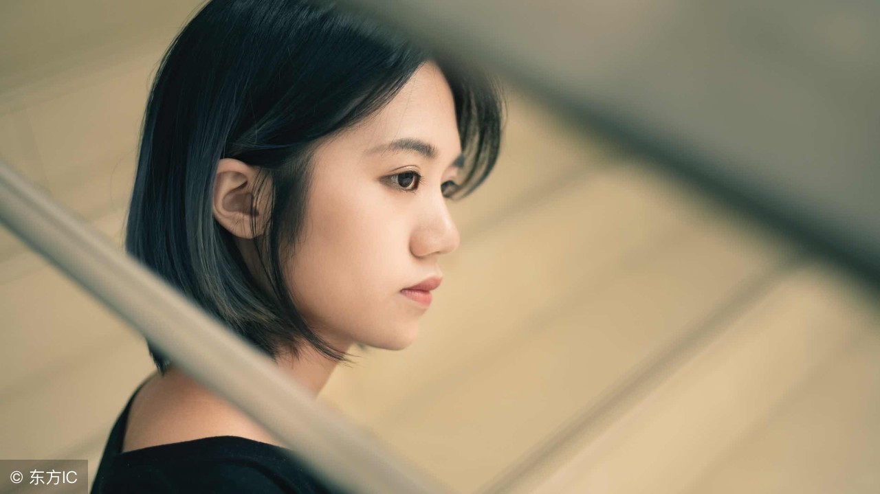 离婚吧,我200块的裙子都不敢买,你却为讨好别的女人买30000的包