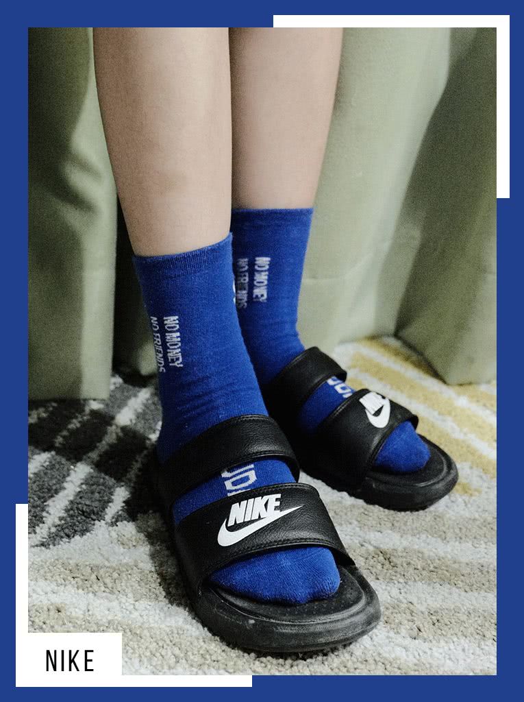 看完员工的鞋子，我哇地一声哭出来