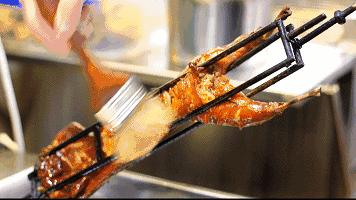 一天卖200个兔头,一天卖出1000只鸡