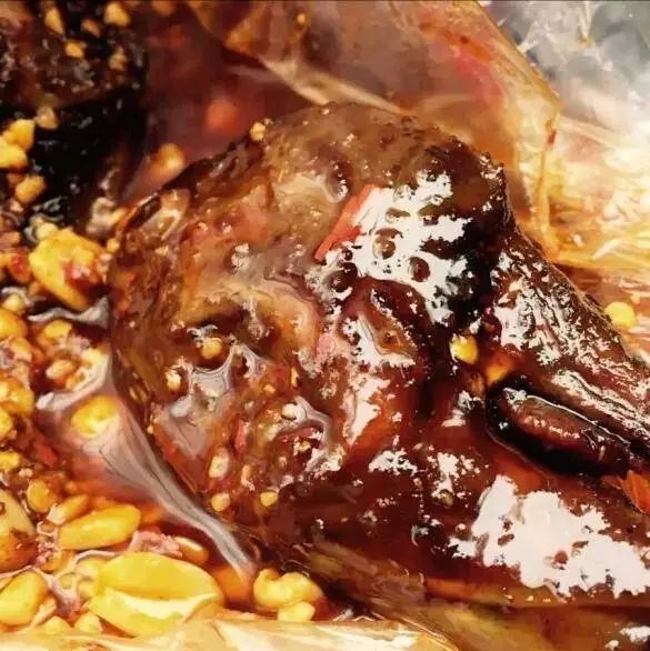 一天卖200个兔头,一天卖出1000只鸡