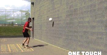 「足球教学」教你如何用一堵墙来增强球感！