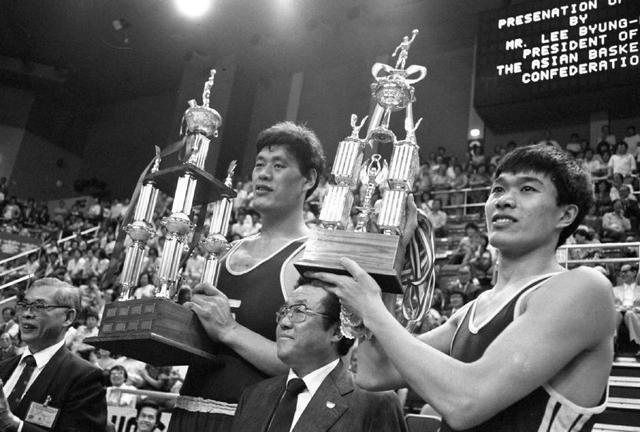 中国男篮张伯伦简介,张伯伦多少岁开始打篮球