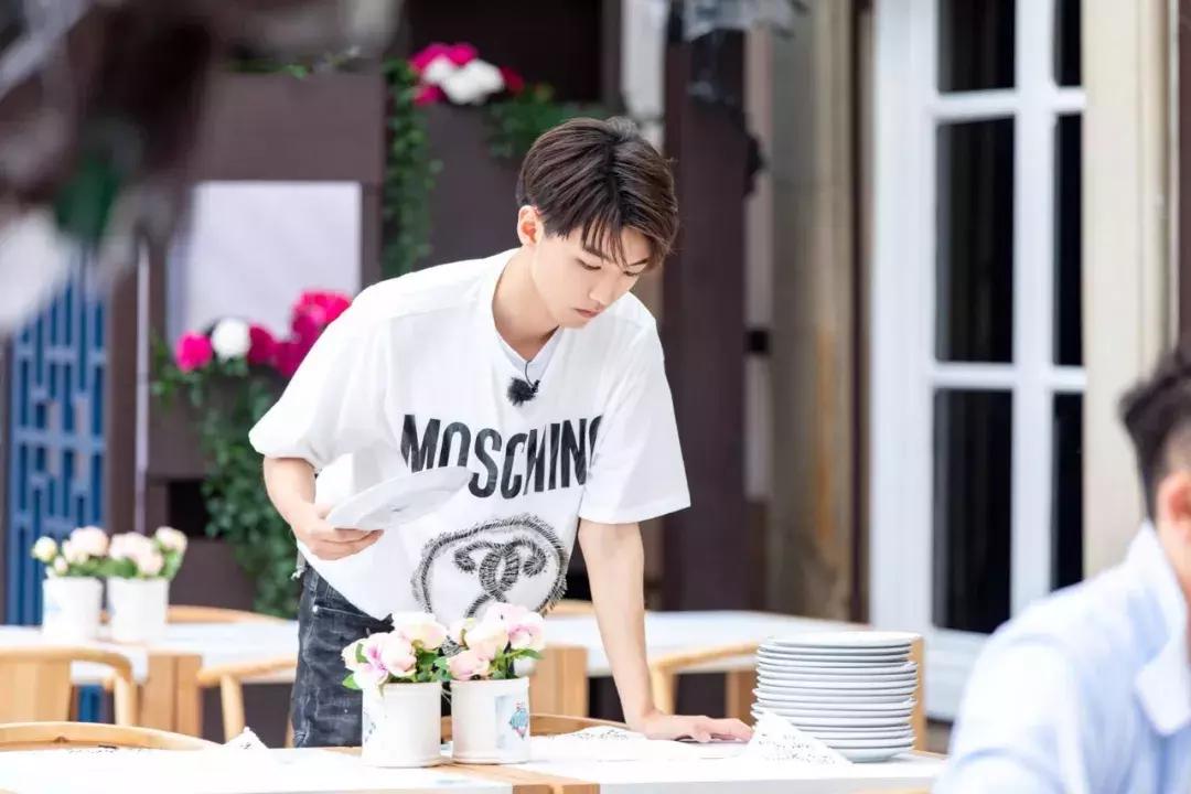 95后女明星身价上亿,95后身价过亿