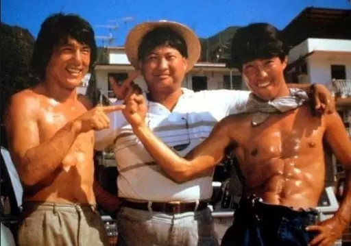 成龙是一个传奇人物吗,成龙都是享誉国际的功夫巨星