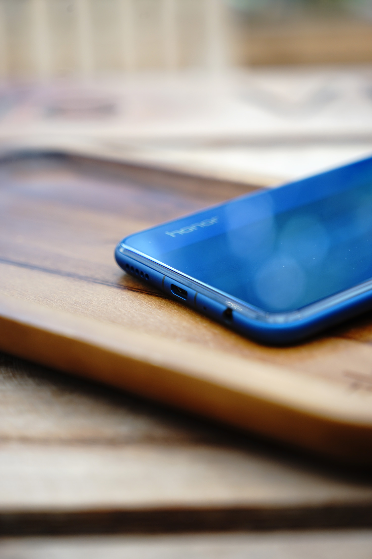 荣耀8x上手评测千元霸屏名不虚传,荣耀八魅海蓝