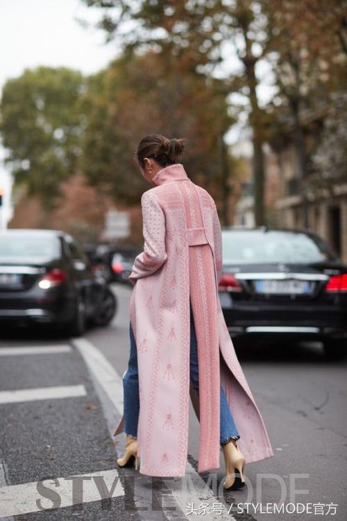 入秋最时髦的穿搭,入秋穿搭粉色外套