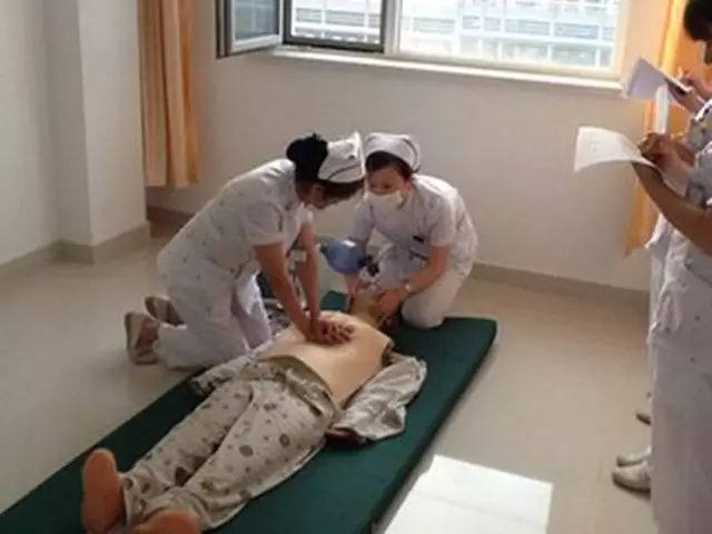 写给还是实习护士的你，你和你的前辈差多少？