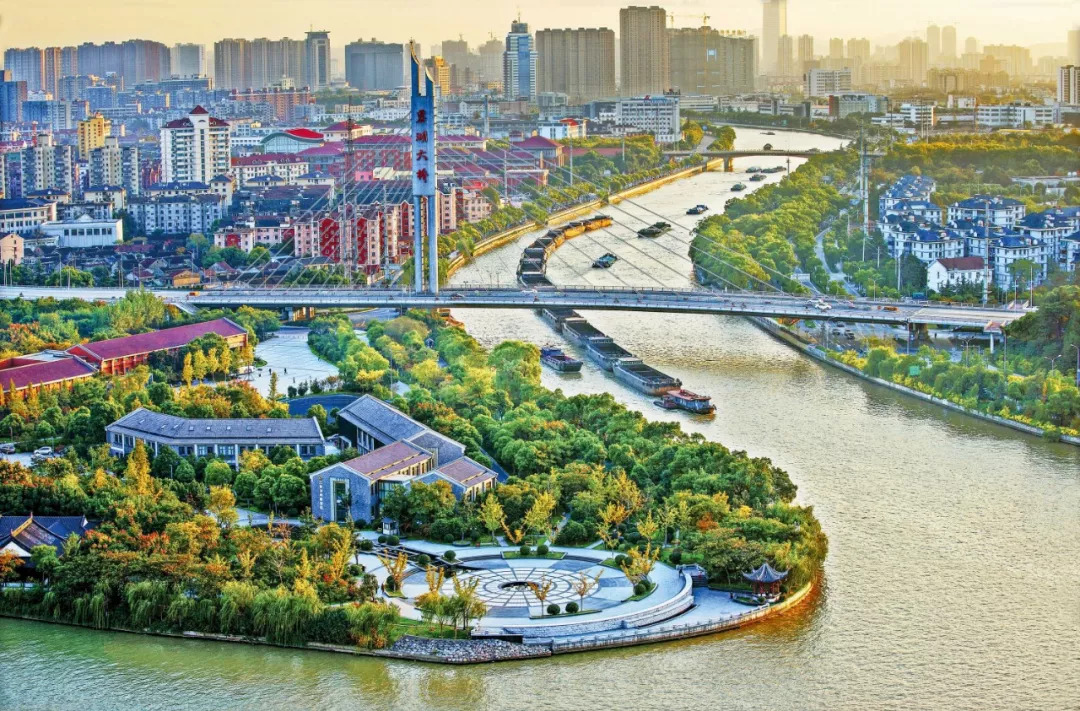 从历史文化深处走来,从历史的积淀中汲取前行的力量