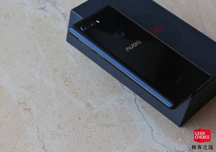 努比亚z18外观对比,努比亚z18全面屏图