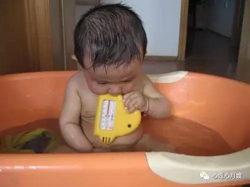 玩JJ、摸*处私**、夹腿、蹭被子……再脸红,也别对娃做这3件事!