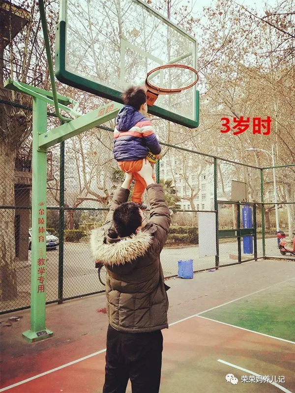 妹妹:有爸爸在,我根本不用下地!哥哥:随你随你,谁稀罕!