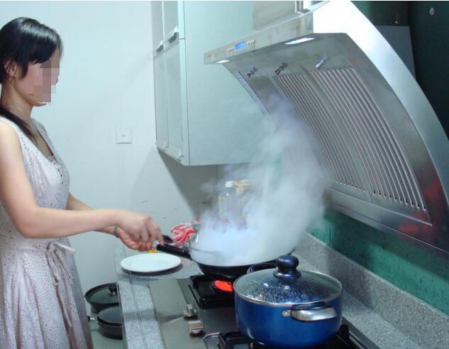 有多少家庭用燃气灶炒菜,家用的燃气灶哪种最实用最安全