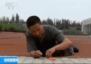 中国枪王徒手接弹壳,解放军最新制式狙击步枪