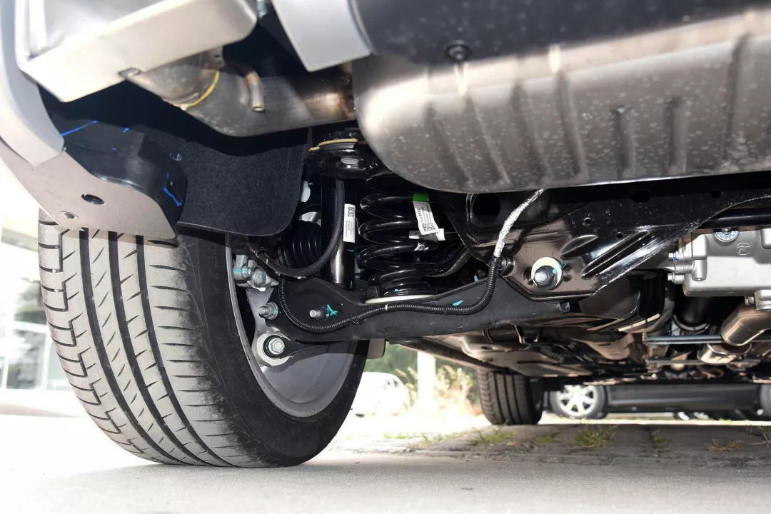 这款suv有颜值动力足,24款凯迪拉克xt4真实测评