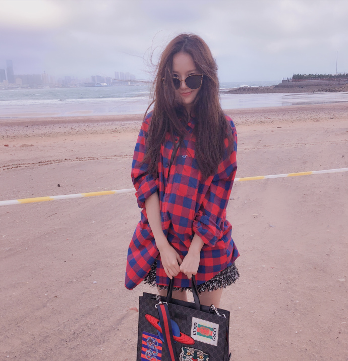 区块链第一美女网红吃*眠药安**自杀直播将空气币价格爆拉20%